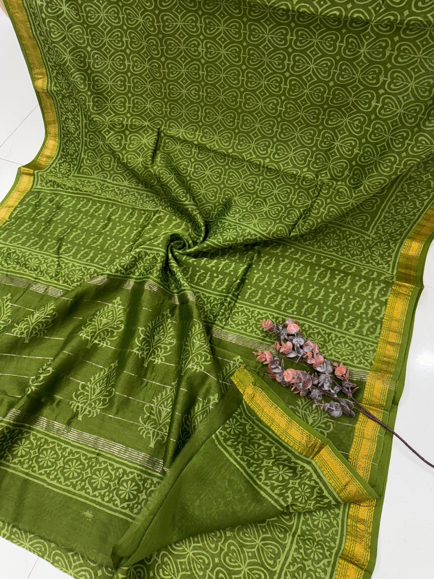 Maheshwari Saree with zari border